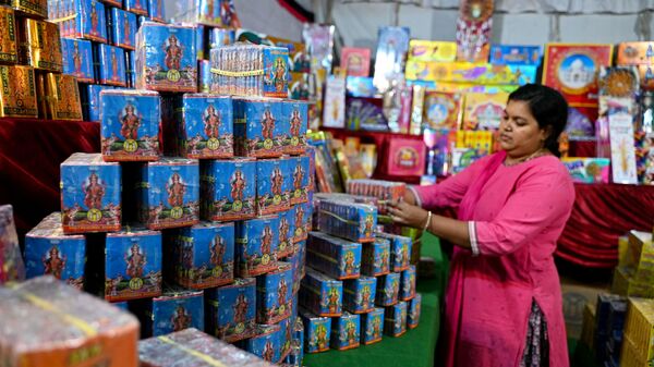 A customer looks at firecrackers at a shop in Hyderabad on November 10, 2023, ahead of Diwali, the Hindu festival of lights - Sputnik भारत