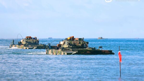 Amphibious armored infantry fighting vehicles (IFV) attached to a brigade under the PLA 72nd Group Army drive into the waters during an amphibious training exercise focused on subjects of basic driving, landing craft ferrying and assault wave formation, etc. on May 21, 2021 - Sputnik भारत