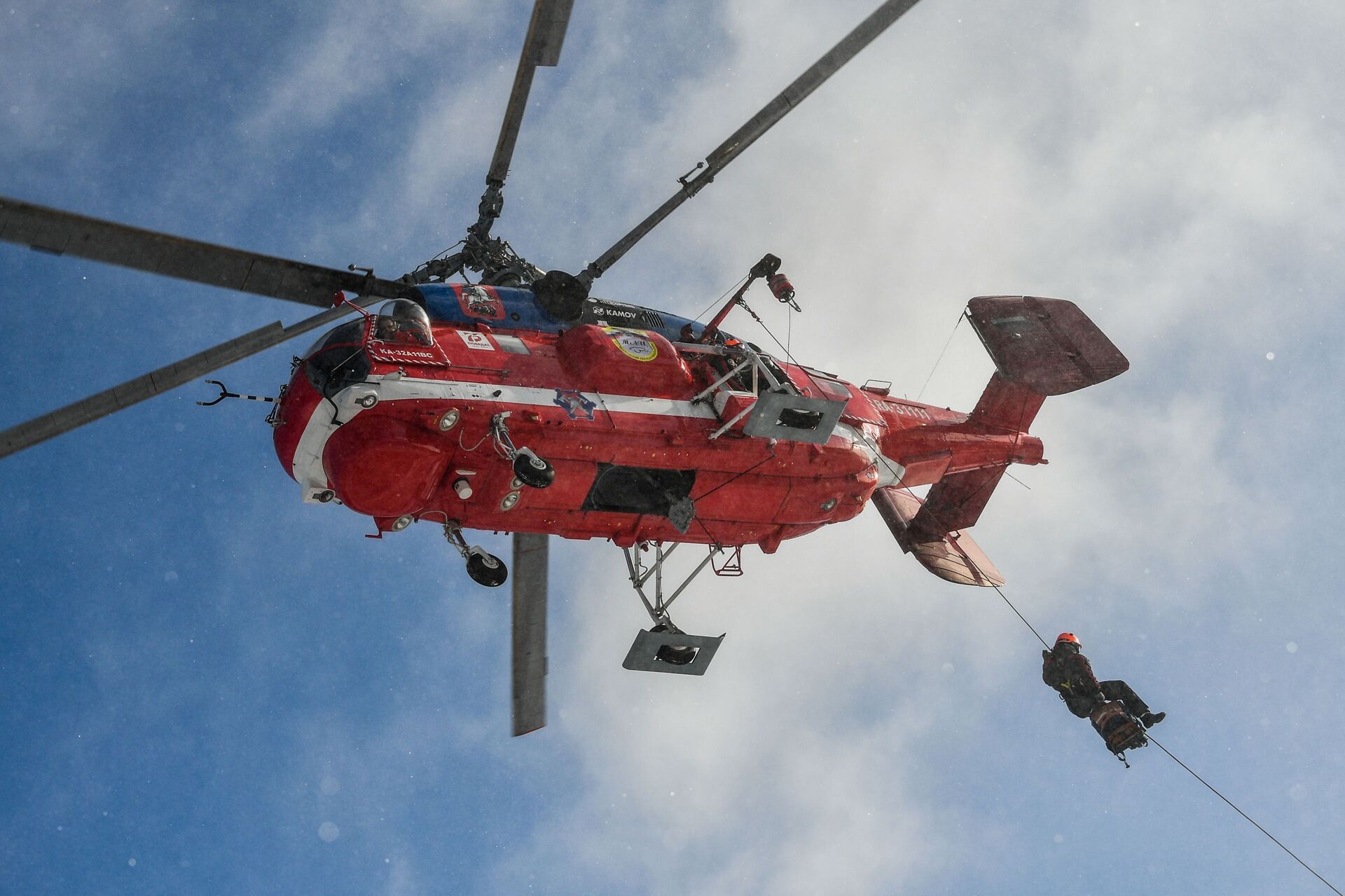 A Ka-32A11BC fire-and-rescue helicopter takes part in demonstration drills of the Moscow Aviation Centre air rescue service, in Moscow, Russia. - Sputnik भारत, 1920, 14.11.2023