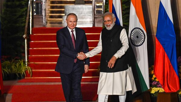 India's Prime Minister Narendra Modi (R) shakes hand with with Russian President Vladimir Putin prior to a meeting in New Delhi on December 6, 2021. - Sputnik India