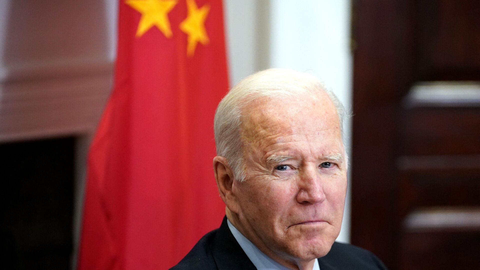 (FILES) US President Joe Biden meets with China's President Xi Jinping during a virtual summit from the Roosevelt Room of the White House in Washington, DC, November 15, 2021.  - Sputnik India, 1920, 17.11.2023