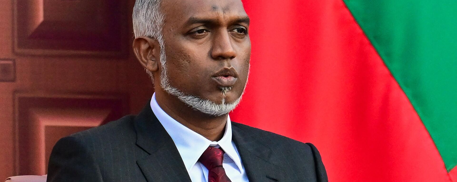 Maldives' President Mohamed Muizzu looks on after reading the oath during his inauguration ceremony in Male on November 17, 2023. President Mohamed Muizzu of the Maldives vowed on November 17 to expel Indian troops deployed in the strategically located archipelago, in his first speech to the nation after being sworn into power. - Sputnik भारत, 1920, 07.05.2024