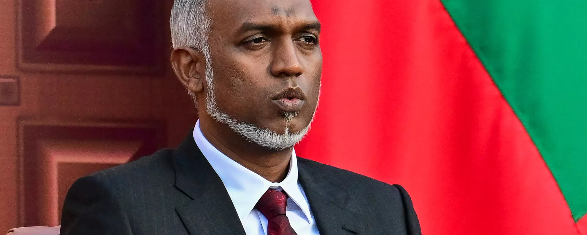 Maldives' President Mohamed Muizzu looks on after reading the oath during his inauguration ceremony in Male on November 17, 2023. President Mohamed Muizzu of the Maldives vowed on November 17 to expel Indian troops deployed in the strategically located archipelago, in his first speech to the nation after being sworn into power. - Sputnik भारत, 1920, 07.05.2024