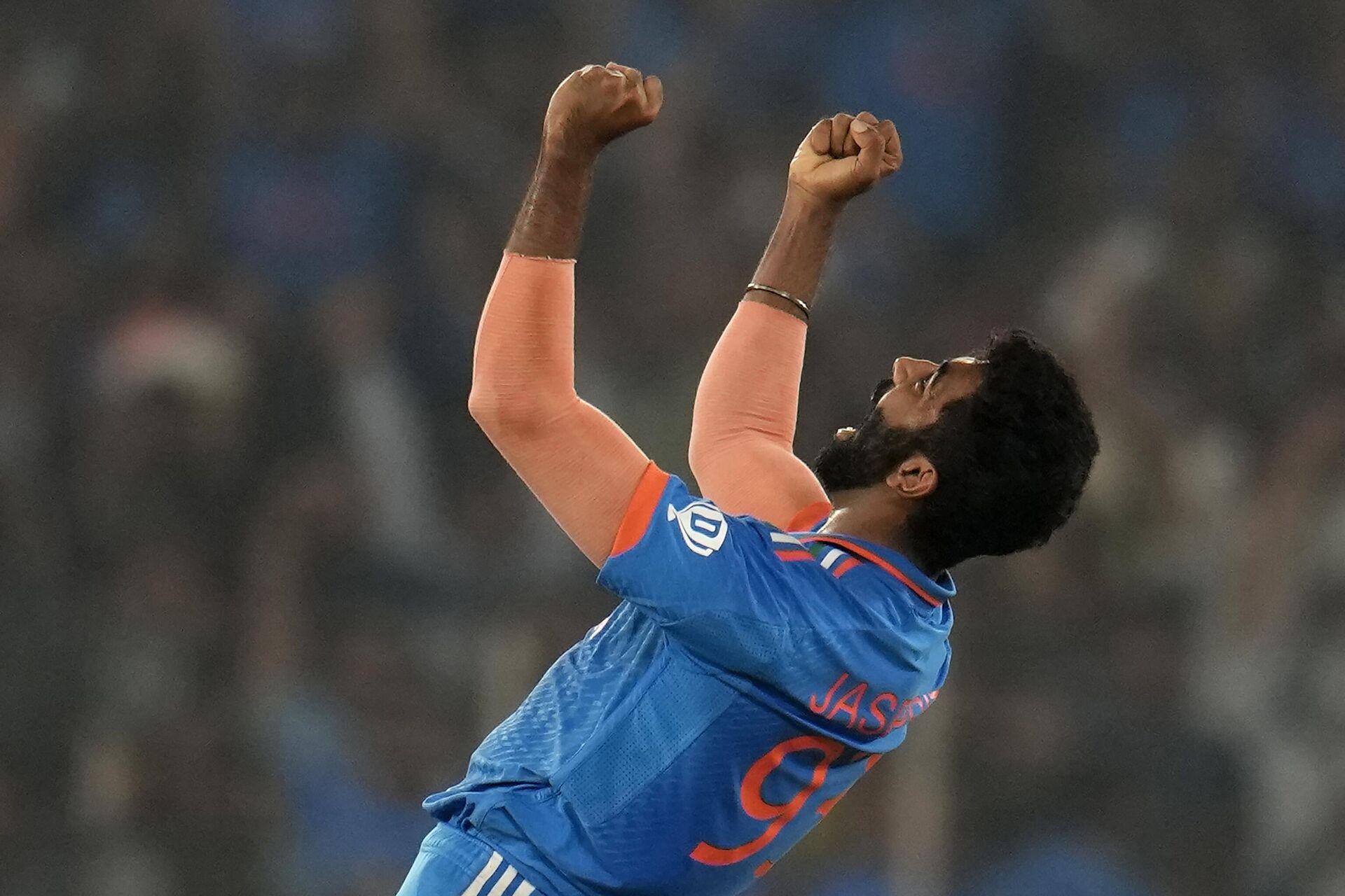 India's Jasprit Bumrah celebrates the dismissal of Australia's Mitchell Marsh during the ICC Men's Cricket World Cup final match between Australia and India - Sputnik India, 1920, 20.11.2023