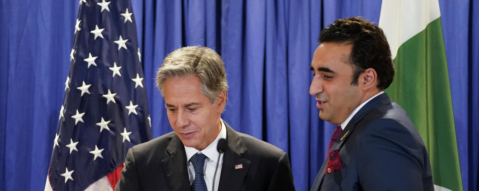 U.S. Secretary of State Antony Blinken and Pakistan's Foreign Minister Bilawal Bhutto-Zardari trade places to deliver remarks after their meeting, Monday, Sept. 26, 2022, at the State Dept. in Washington. - Sputnik India, 1920, 31.01.2024