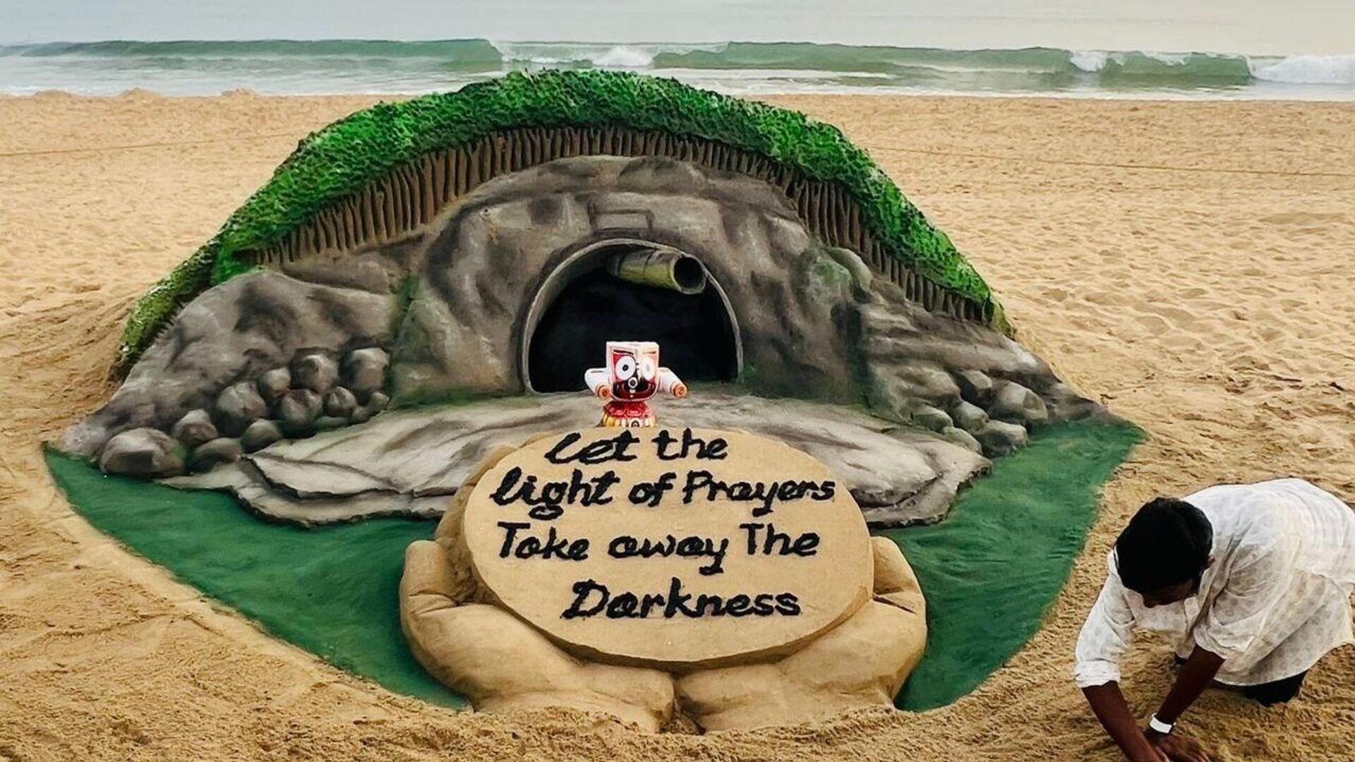 Wish All to Pray for Workers Trapped in Tunnel': Sand Artist Sudarsan  Pattnaik