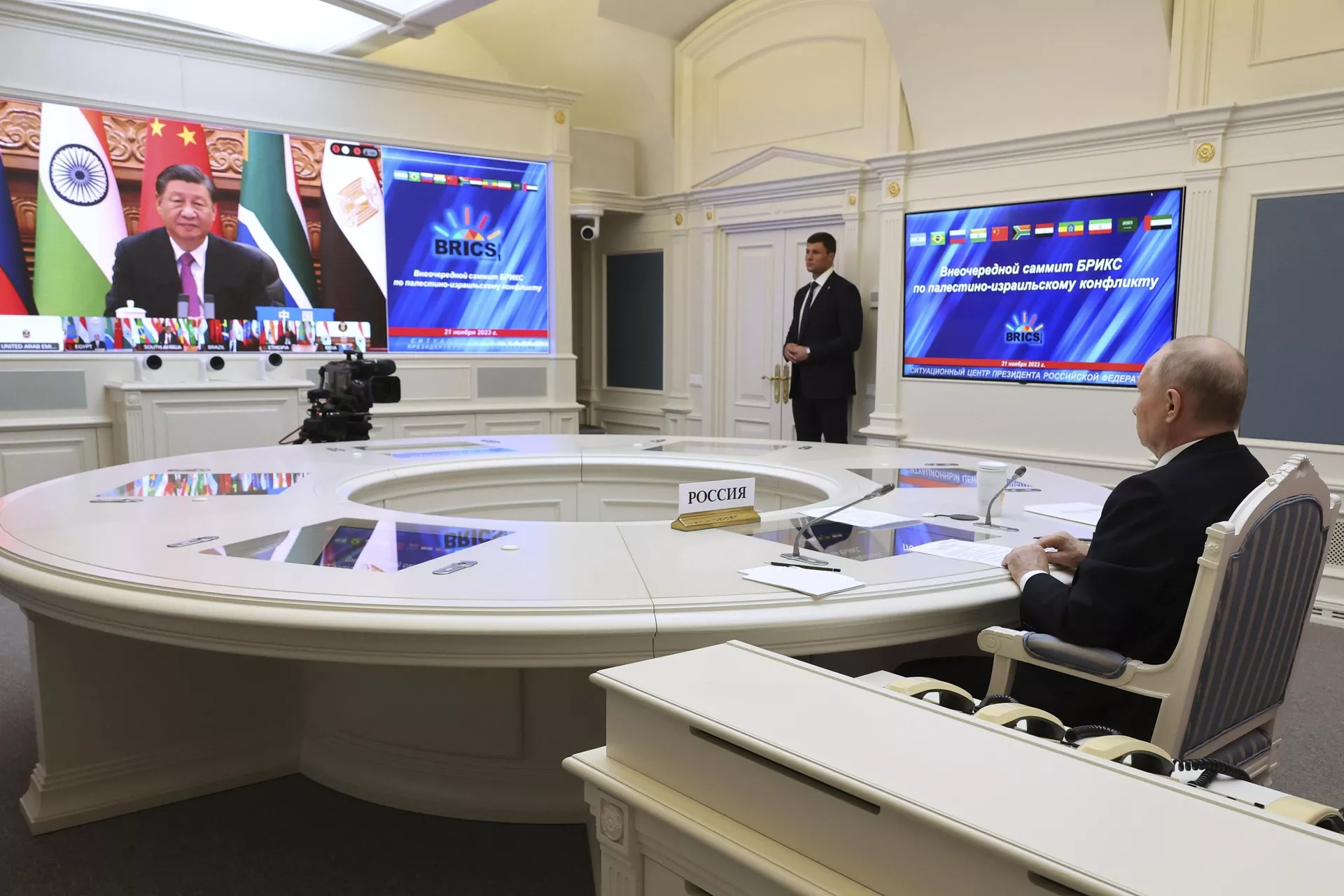 Russian President Vladimir Putin, right, takes part in an extraordinary BRICS summit to discuss the Palestinian-Israeli conflict - Sputnik India, 1920, 26.11.2023