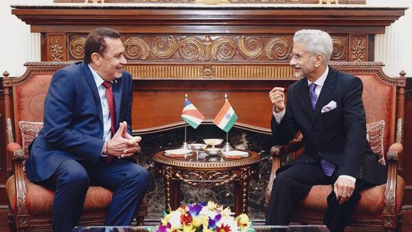 Indian Foreign Secretary Dr S. Jaishankar and Seychelles Minister for Foreign Affairs and Tourism Louis Sylvestre Radegonde met in New Delhi on Thursday during his official two-day visit. - Sputnik भारत