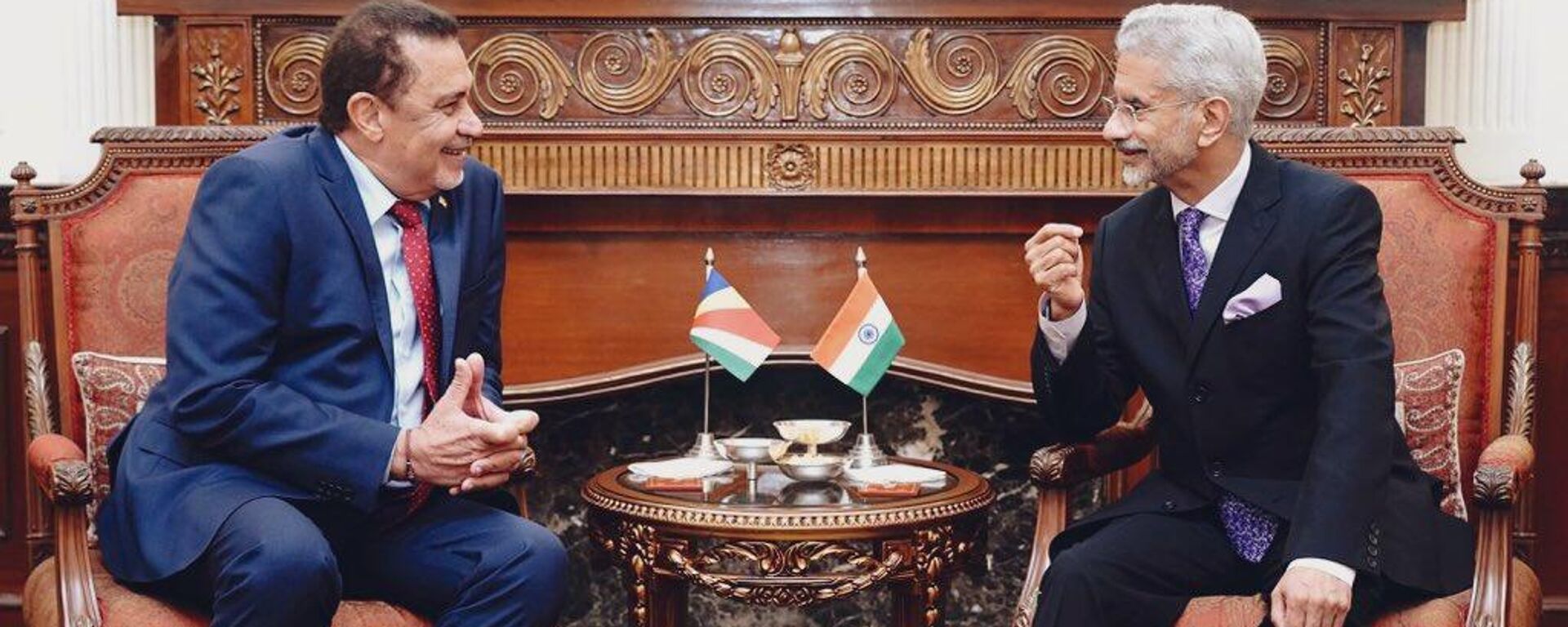Indian Foreign Secretary Dr S. Jaishankar and Seychelles Minister for Foreign Affairs and Tourism Louis Sylvestre Radegonde met in New Delhi on Thursday during his official two-day visit. - Sputnik भारत, 1920, 24.11.2023