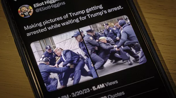 Images created by Eliot Higgins with the use of artificial intelligence show a fictitious skirmish with Donald Trump and New York City police officers posted on Higgins' Twitter account, as photographed on an iPhone in Arlington, Va., Thursday, March 23, 2023. The highly detailed, sensational images, which are not real, were produced using a sophisticated and widely accessible image generator.  - Sputnik भारत