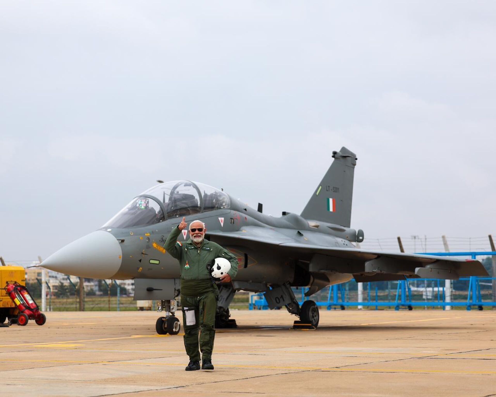 Indian Prime Minister Narendra Modi takes a sortie on the indigenously built light combat fighter aircraft Tejas. - Sputnik भारत, 1920, 01.12.2023