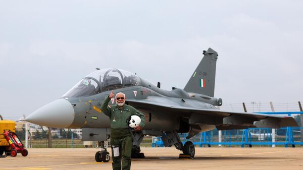 Indian Prime Minister Narendra Modi takes a sortie on the indigenously built light combat fighter aircraft Tejas. - Sputnik भारत