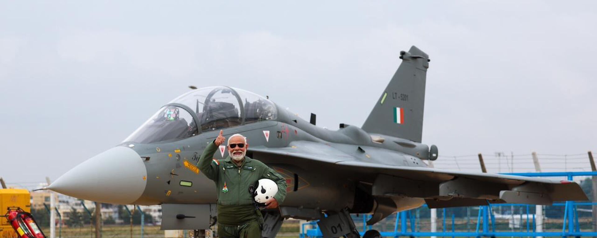 Indian Prime Minister Narendra Modi takes a sortie on the indigenously built light combat fighter aircraft Tejas. - Sputnik India, 1920, 25.11.2023