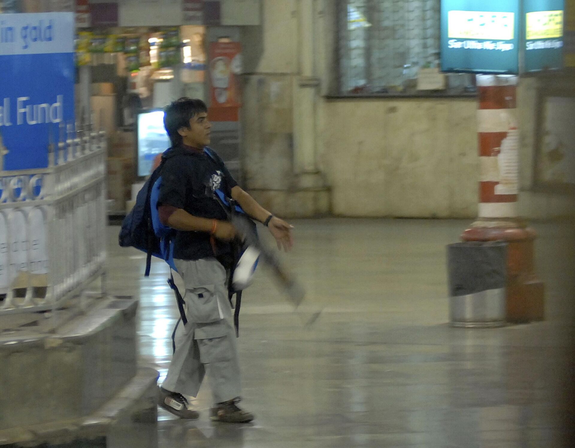  In this Nov. 26, 2008 file photo, Ajmal Kasab, one of the accused gunmen, walks at the Chatrapathi Sivaji Terminal railway station in Mumbai, India. - Sputnik India, 1920, 26.11.2023