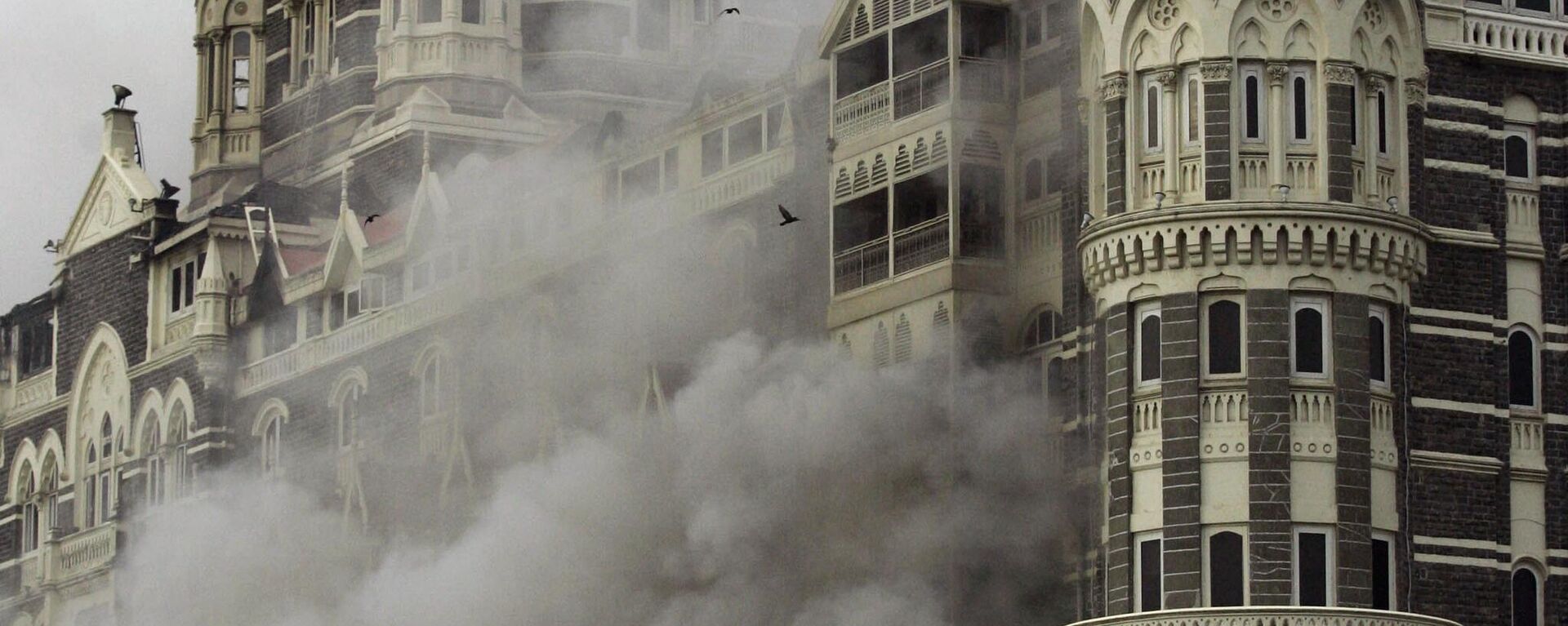 In this Nov. 29, 2008 file photo, smoke emits from the Taj Mahal Hotel in Mumbai, India. - Sputnik भारत, 1920, 26.11.2023