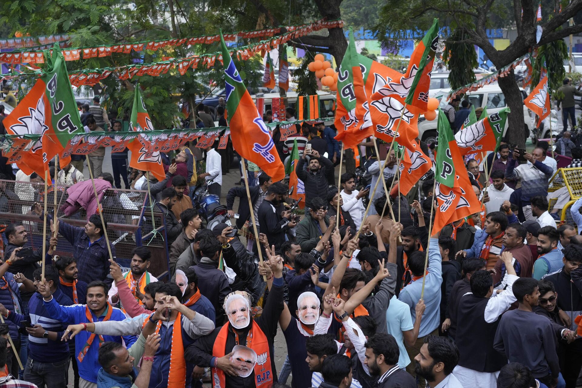 Supporters of India's ruling Bharatiya Janata Party, or BJP, celebrate early leads for the party in Rajasthan state elections in Jaipur, India, Sunday, Dec.3, 2023. - Sputnik India, 1920, 10.04.2024