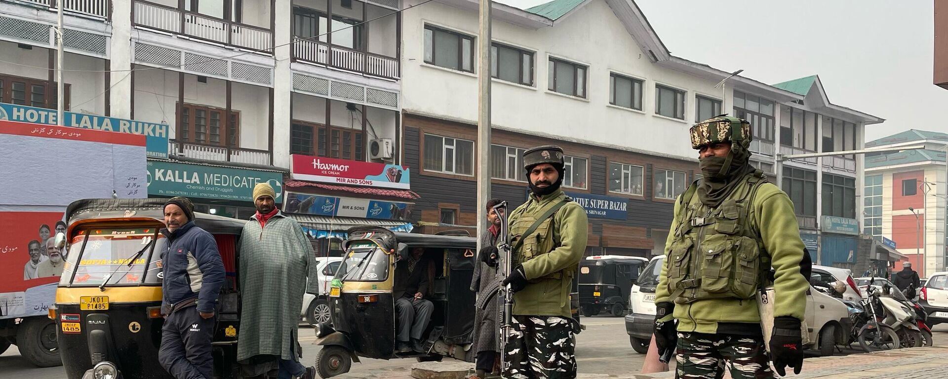 Heavy security was deployed in Jammu and Kashmir ahead of Supreme Court of India's ruling on 2019 decision of revoking the region's autonomy.  - Sputnik भारत, 1920, 01.01.2024
