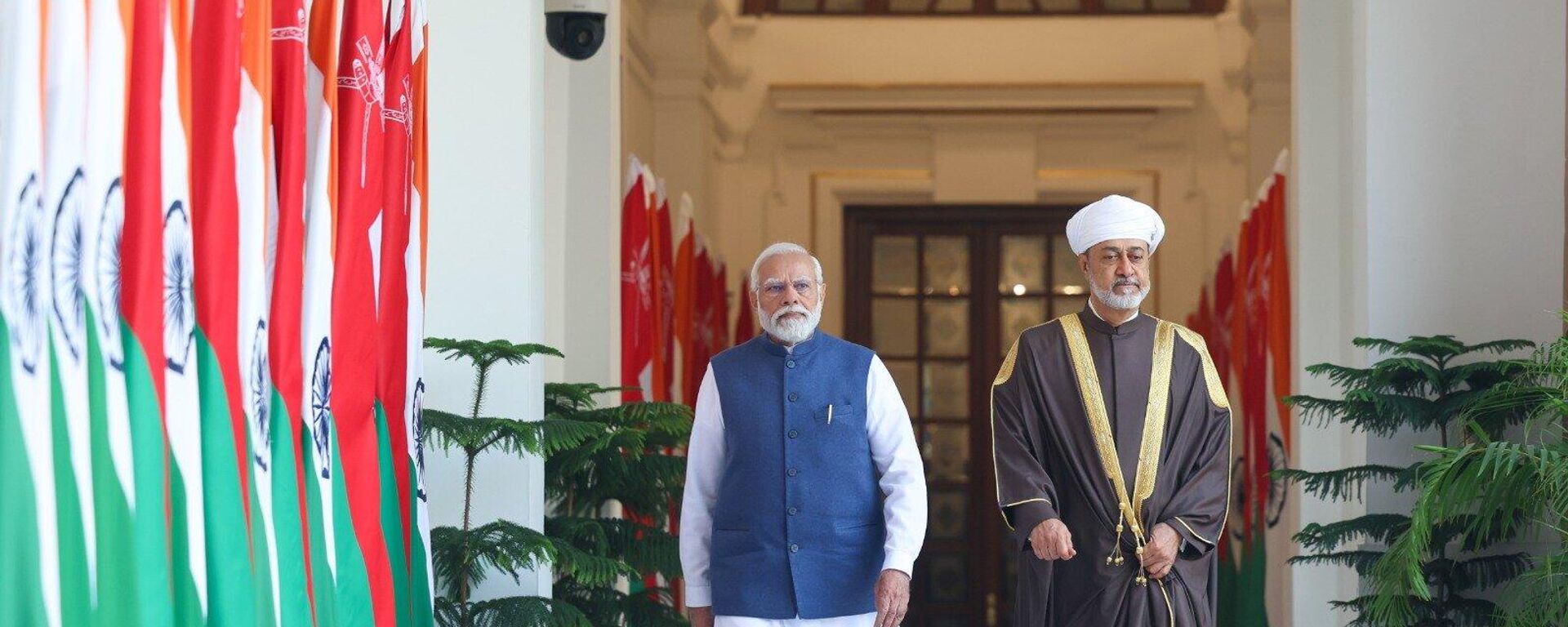 Indian Prime Minister Narendra Modi and Omani Sultan Haitham bin Tariq in a meeting in Delhi. - Sputnik भारत, 1920, 17.12.2023