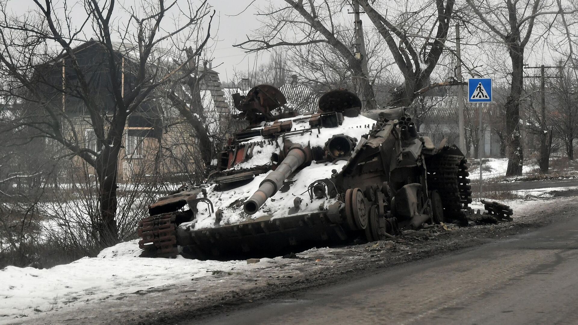 Ukraine's destroyed T-64 tank is seen in the Russian special operation zone. File photo - Sputnik भारत, 1920, 17.12.2023