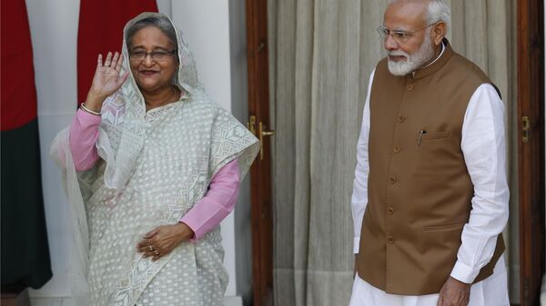 Indian Prime Minister Narendra Modi, right, watches his Bangladeshi counterpart Sheikh Hasina wave to the media before their meeting in New Delhi, India, Saturday, Oct. 5, 2019. - Sputnik India