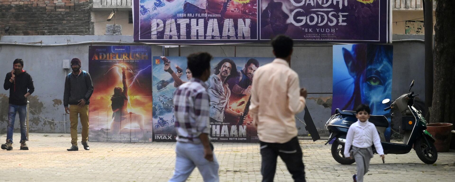 Moviegoers walk past a poster of the Bollywood movie 'Pathaan' outside a cinema hall in Prayagraj on January 25, 2023. - Sputnik India, 1920, 25.12.2023