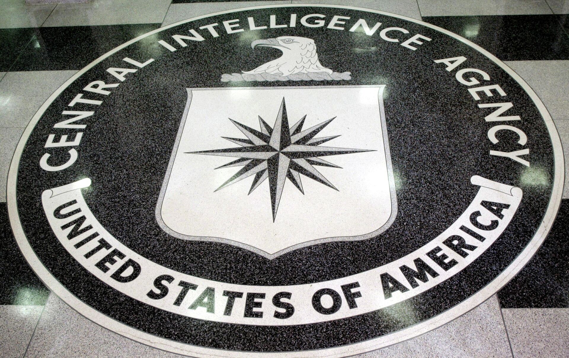 FILE PHOTO: The logo of the U.S. Central Intelligence Agency is shown in the lobby of the CIA headquarters in La.. - Sputnik India, 1920, 22.12.2023