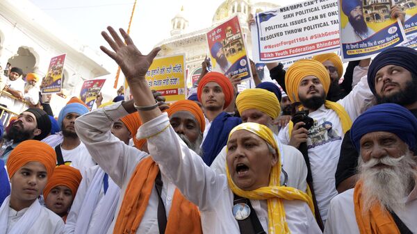 Activists from various Sikh organisations hold placards showing portraits of Jarnail Singh Bhindranwale, a Sikh militant leader who fought for an independent Sikh homeland, as they shout pro-Khalistan and anti-government slogans after offering prayers at the Golden Temple ahead of the anniversary of Operation Blue Star, in Amritsar, India, Tuesday, June 6, 2023. - Sputnik India