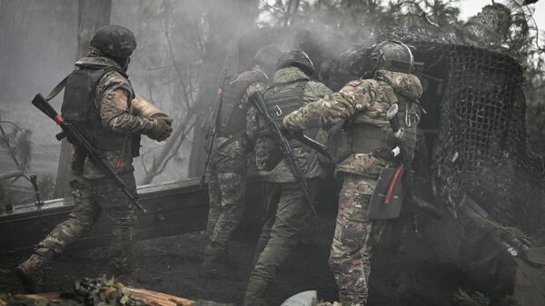 Russian artillerymen hammer Ukrainian positions in Krasny Liman direction  - Sputnik भारत