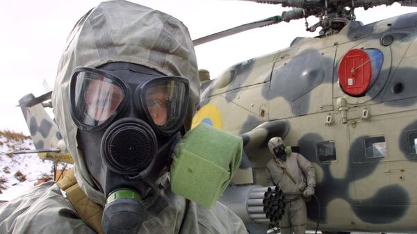 FILE PHOTO: Ukrainian soldier wears a protective suit and a gas mask during exercises of Ukrainian anti-chemical weapons forces in Kalyniv, 620 kilometers (390 miles) west of Kiev, Ukraine, - Sputnik भारत