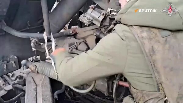 Russian paratroopers destroy Ukrainian command post with Msta-B howitzers - Sputnik भारत