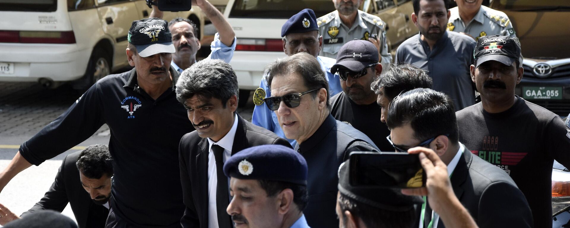 Pakistan's former Prime Minister Imran Khan, center, arrives to appear at a Supreme Court in Islamabad, Pakistan, Monday, July 24, 2023. - Sputnik India, 1920, 29.12.2023