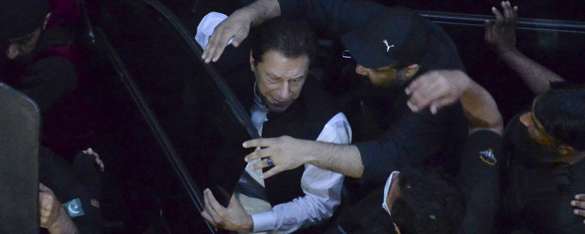 Security personnel make way for former Prime Minister Imran Khan, center, as he arrives to appear in a court, in Lahore, Pakistan, Friday March 17, 2023.  - Sputnik India, 1920, 31.01.2024