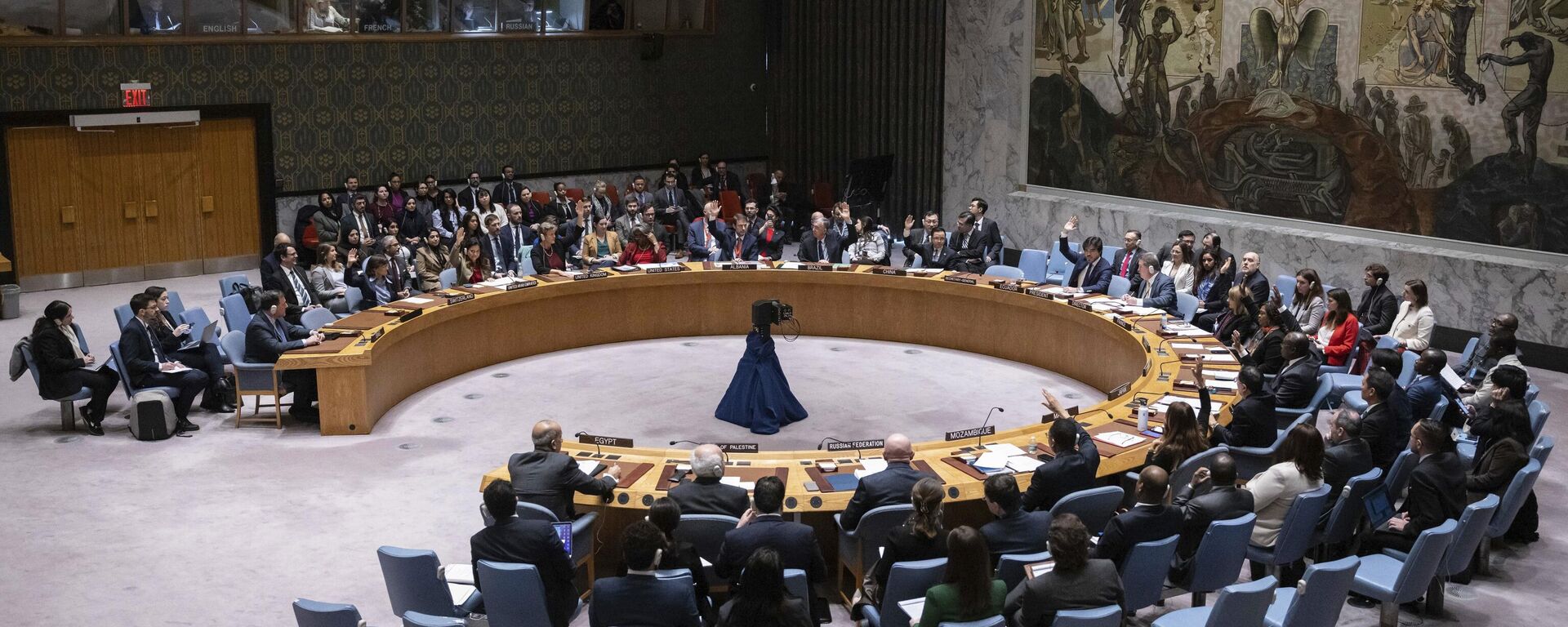 Representatives of member countries take vote during the Security Council meeting at United Nations headquarters, Friday, Dec. 22, 2023. - Sputnik भारत, 1920, 16.04.2024