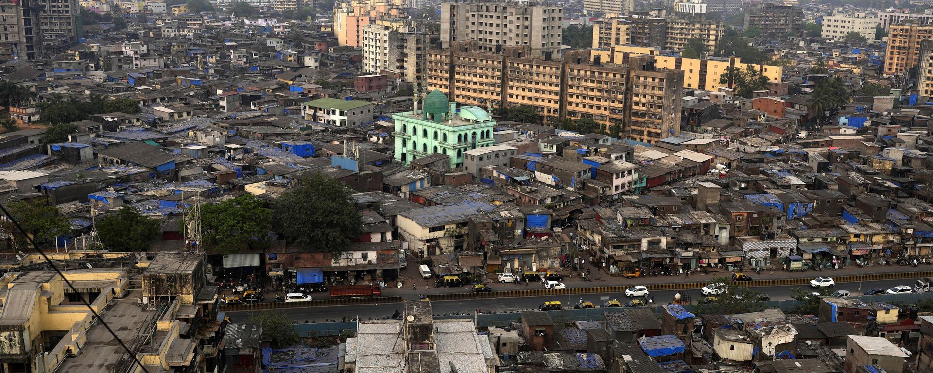 View of Dharavi slum in Mumbai, India, Thursday, March 16, 2023. The country's population has more than quadrupled since its independence from colonial rule 76 years ago. - Sputnik India, 1920, 02.01.2024