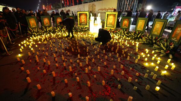 Iraqis participate in a candle light vigil marking the fourth anniversary of the killing of top Iranian commander Qasem Soleimani and Iraqi commander Abu Mahdi al-Muhandis - Sputnik भारत