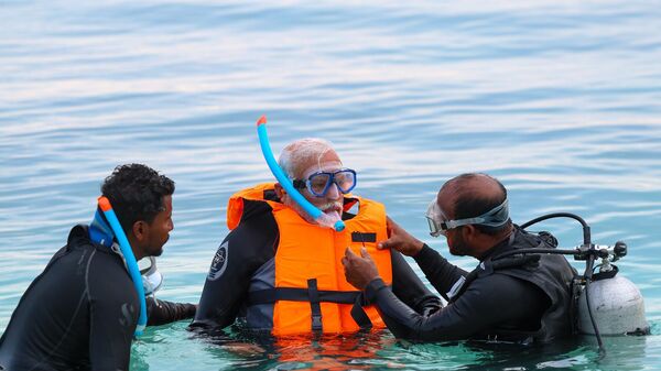 Watch PM Modi Embraces Adventure, Tries Snorkeling In Lakshadweep - Sputnik India