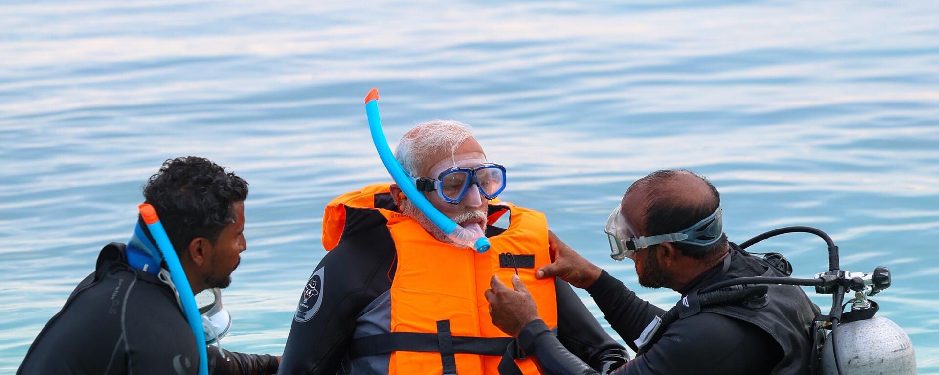 Watch PM Modi Embraces Adventure, Tries Snorkeling In Lakshadweep - Sputnik भारत, 1920, 04.01.2024