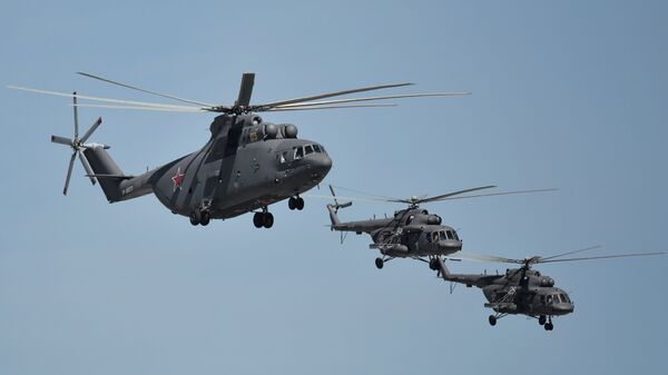 A Mil Mi-26 Halo and Mil Mi-8 Hip helicopters - Sputnik भारत