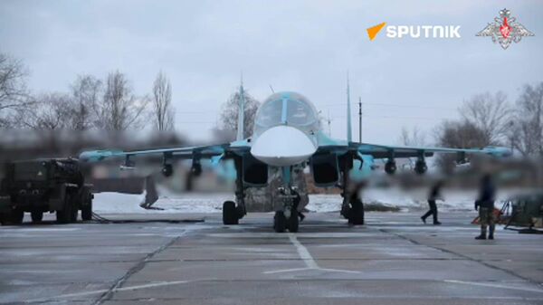 Su-34 fighter-bombers attacked an enemy fortified area on the Krasny Liman axis. - Sputnik भारत