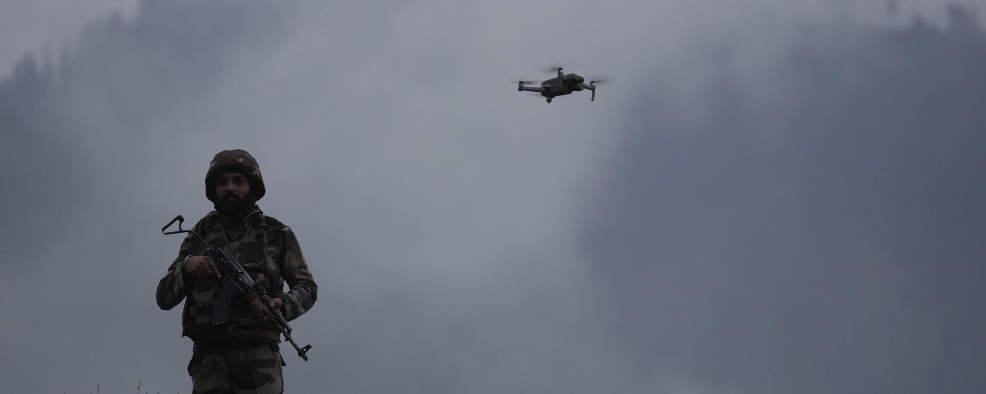 A drone hovers near an Indian soldier's outpost at Pir Panjal Pass during a media tour arranged by the Indian army in Jammu and Kashmir's Poonch district, India, Saturday, Aug.12, 2023. (AP Photo/Channi Anand) - Sputnik भारत, 1920, 13.01.2024