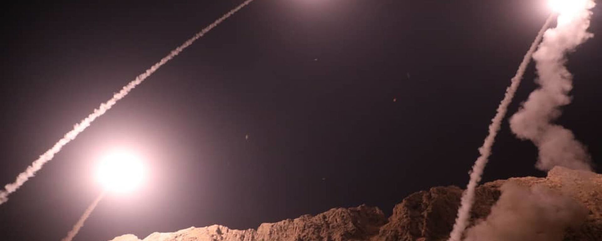In this photo released on Monday, Oct. 1, 2018, by the Iranian Revolutionary Guard, missiles are fired from city of Kermanshah in western Iran targeting the Islamic State group in Syria. - Sputnik भारत, 1920, 16.01.2024