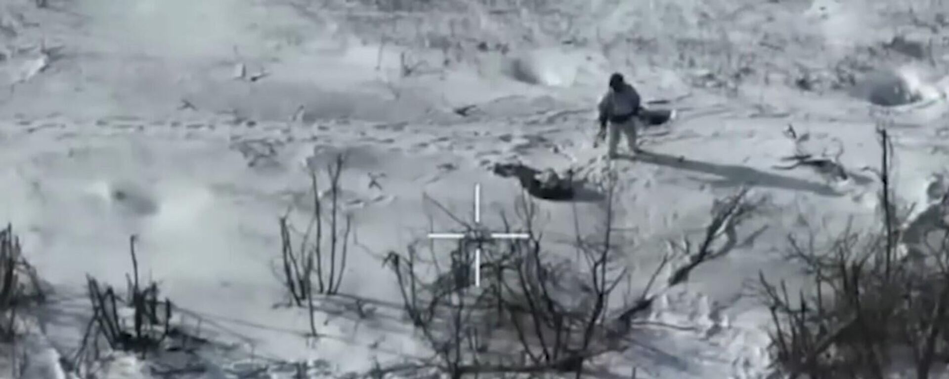 Russian soldier lures Ukrainian kamikaze drone and dodges it   - Sputnik भारत, 1920, 16.01.2024