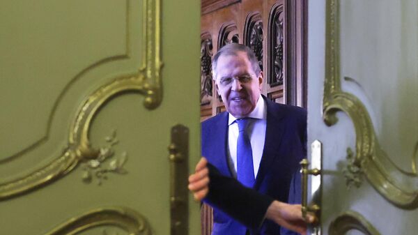 Russian Foreign Minister Sergey Lavrov prepares to enter a hall for a joint news conference with Secretary-General of the Organization of Islamic Cooperation (OIC) Hissein Brahim Taha following their talks in Moscow, Russia, Monday, Oct. 24, 2022.  - Sputnik भारत