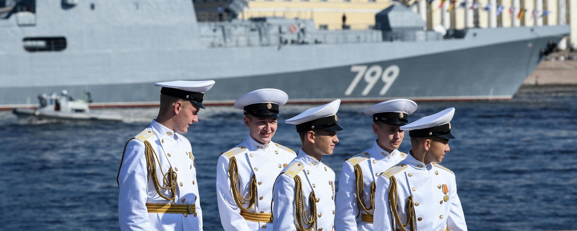 Cadets of the Nakhimov naval academy stand on an embankement of the Neva river prior to the Navy Day parade in central Saint Petersburg on July 29, 2018. - Sputnik भारत, 1920, 20.01.2024