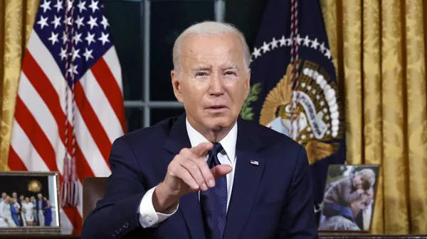 US President Joe Biden addresses the nation on the conflict between Israel and Gaza and the Russian invasion of Ukraine from the Oval Office of the White House in Washington, DC, on October 19, 2023 - Sputnik भारत