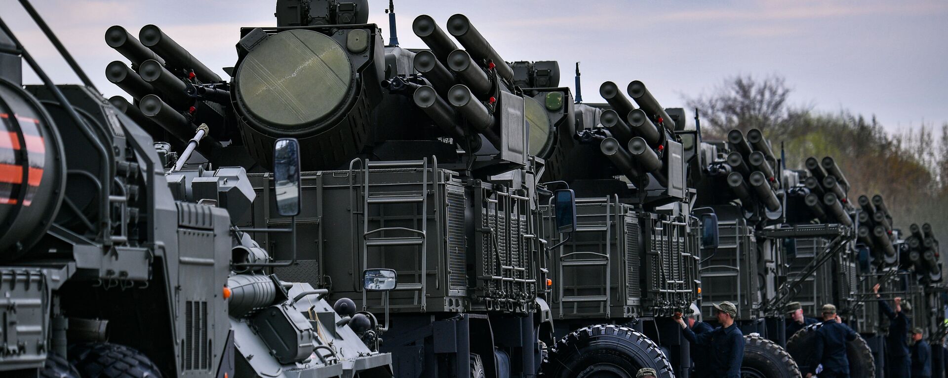 The Pantsir-S mobile self-propelled surface-to-air anti-aircraft system vehicles are parked during its preparation for the upcoming Victory Day Military Parade, in Moscow, Russia. - Sputnik भारत, 1920, 23.01.2024