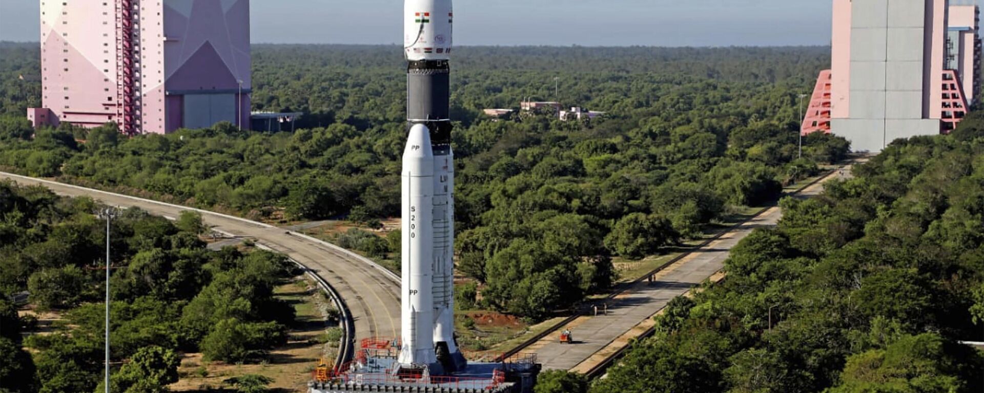 This photograph released by the Indian Space Research Organization (ISRO) shows India's heaviest rocket prepared ahead of the launch from the Satish Dhawan Space Center in Sriharikota, India, Saturday, Oct. 15, 2022. - Sputnik भारत, 1920, 23.01.2024