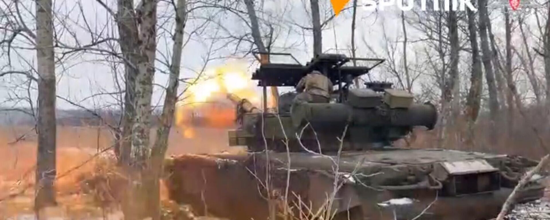 Russian T-80BV tank crews wipe out Ukrainian strongholds and dugouts in Kupyansk suburbs - Sputnik भारत, 1920, 23.01.2024