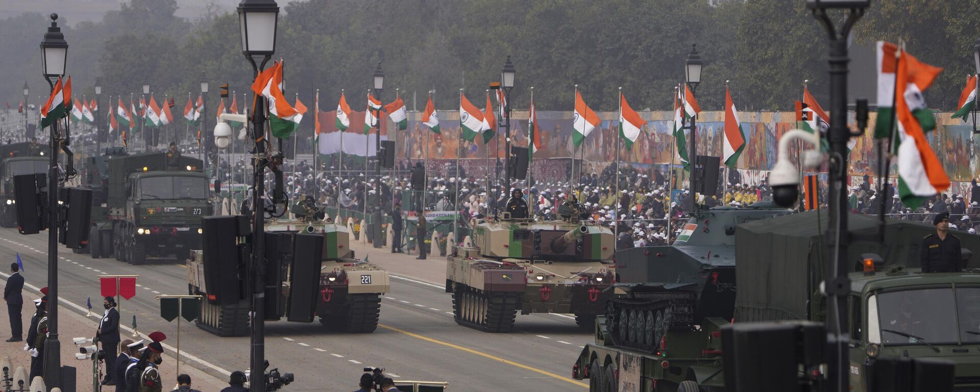 Armoured division of Indian army marches through the ceremonial Rajpath boulevard during India's Republic Day celebrations, in New Delhi, India, Wednesday, Jan. 26, 2022.  - Sputnik भारत, 1920, 07.04.2024