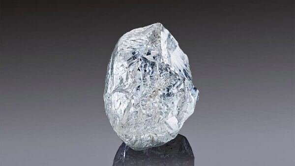 Alrosa put up a 242-carat diamond at auction in Dubai - Sputnik India